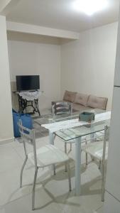a living room with a table and a couch at Refúgio da Light in Carmo