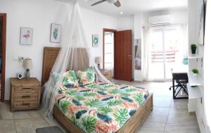 Postel nebo postele na pokoji v ubytování Las Palmas villa two bedrooms