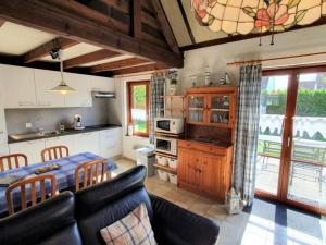 Kuchyň nebo kuchyňský kout v ubytování Seagull's Nest Modern Retreat