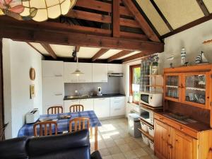 Kuchyň nebo kuchyňský kout v ubytování Seagull's Nest Modern Retreat