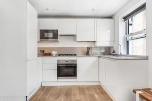 Η κουζίνα ή μικρή κουζίνα στο Walpole Court +8 φωτογραφίες
