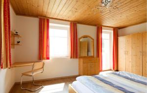 A bed or beds in a room at Ferienwohnung Schöder