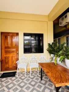 Φωτογραφία από το άλμπουμ του Comfy Stay with Wifi Netflix Kitchen Free Parking at Sonia's Island Stay στο Virac