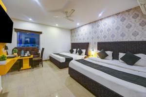 Postel nebo postele na pokoji v ubytování Hotel Platinum With Free Pickup-Delhi Airport