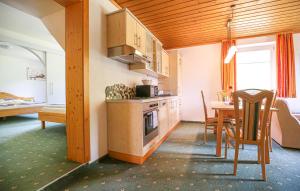 Kuchyň nebo kuchyňský kout v ubytování Cozy Apartment In Schöder With Wifi