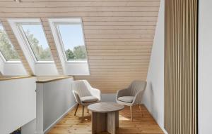 Ruang duduk di Stunning Home In Bagenkop With Wifi +10 gambar