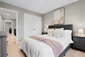 Fotografie z fotogalerie ubytování 4BR Family Escape with BBQ and Parking Only 4 Mins to The Falls v destinaci Niagara Falls