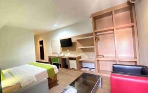 Televisyen dan/atau pusat hiburan di Hotel Candi Indah Akpol Semarang
