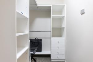 吉朗Stylish Retreat Steps from Geelong Waterfront, with Parking, Wi-Fi, AC的相册照片