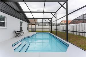 Бассейн в 4BR Heated Pool Home Close to Disney and Lakes или поблизости