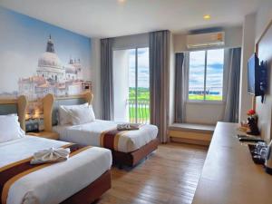 TV a/nebo společenská místnost v ubytování Bright Hotel