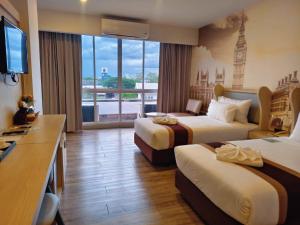 TV a/nebo společenská místnost v ubytování Bright Hotel