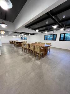 Restoran või mõni muu söögikoht majutusasutuses Departamento amoblado en Luque