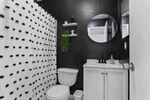 Ένα μπάνιο στο Zebra House - Close 2 all TampaBay has to offer