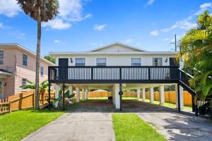 Boho Inspired Apt in the heart of Tampa Bay!外面的花园