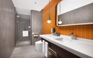 Koupelna v ubytování Hilton Garden Inn Xingyi Orange Hill Plaza
