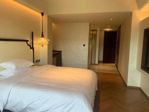 Candy Homestay Zhangjiajie Complimentary Airport & Train Station Pickup客房内的一张或多张床位
