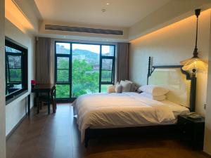 Candy Homestay Zhangjiajie Complimentary Airport & Train Station Pickup客房内的一张或多张床位