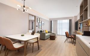 Posezení v ubytování Hilton Garden Inn Xingyi Orange Hill Plaza