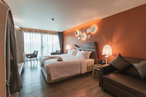 Rachabhura Hotel客房内的一张或多张床位