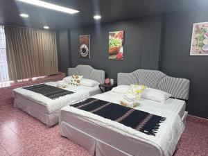 Postel nebo postele na pokoji v ubytování Destiny House Hostel