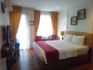 TV in/ali zabaviščno središče v nastanitvi New Amely Hotel + 7 fotografij