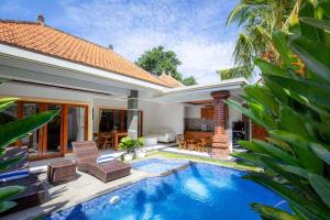 a villa with a swimming pool and a house at Ubud Arindra Private Pool Villa in Ubud