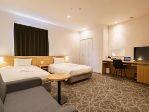 Postel nebo postele na pokoji v ubytování Sakura Garden Hotel