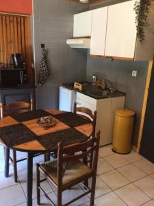 Kuchyňa alebo kuchynka v ubytovaní Le gîte de Gascogne