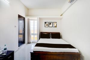 Postel nebo postele na pokoji v ubytování Collection O Sholinganallur Chennai Formerly Nimalan Residenc