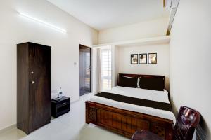 Postel nebo postele na pokoji v ubytování Collection O Sholinganallur Chennai Formerly Nimalan Residenc