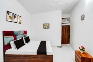 Postel nebo postele na pokoji v ubytování Collection O Burari Post Office