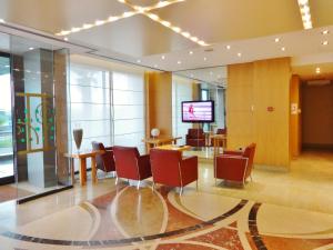 Televízia a/alebo spoločenská miestnosť v ubytovaní Hotel Tiffany Milano