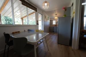Eldhús eða eldhúskrókur á Appartement COCO T4 en R+1 proche du lagon