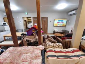 Televisyen dan/atau pusat hiburan di BBQ 夏季プール マッサージチェア 舞子スノーリゾート 加賀屋旅館 南魚沼 Kagaya Ryokan 加贺屋旅馆