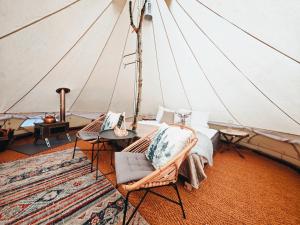 a room on a sail boat with a bed and chairs at Whispering Pines in Altsorgefeld