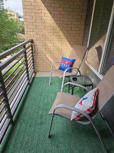 Ban công/sân hiên tại Lone Star Condo Hotel on Riverwalk with great Views