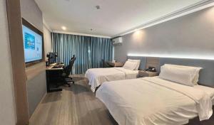 Μια τηλεόραση ή/και κέντρο ψυχαγωγίας στο GreenTree Inn Hotel - Nantong Hongming Plaza