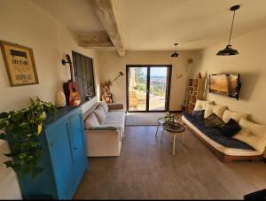 a living room with a couch and a table at Appartement en rez-de-jardin in La Valette-du-Var