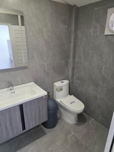 Koupelna v ubytování K2 Seaside Suites