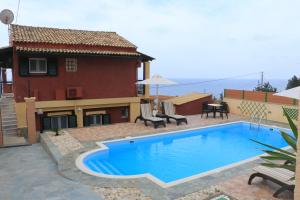 Bazén v ubytování Villa Aris nebo v jeho okolí