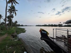 Příroda nedaleko ubytování na lodi
