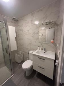 Koupelna v ubytování Apto cerca de playa Regla con garaje + 17 fotografií