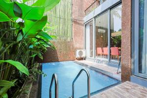 a small swimming pool in the middle of a building at Stylish 3 BHK Getaway with Private Pool, Jacuzzi & Rooftop Views in Calangute