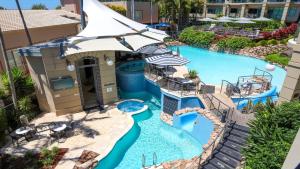 בריכת השחייה שנמצאת ב-Unit 49 - 3 Bed Ocean View או באזור +2 תמונות