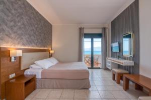 Postel nebo postele na pokoji v ubytování Christina Beach Hotel + 37 fotografií