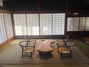 O zonă de relaxare la 古民家ラグジュアリーホテル 金井西洋館