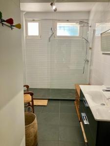 Phòng tắm tại Cottage authentique et chaleureux entre Pau, Lourdes et les Pyrénées pour 7 personnes