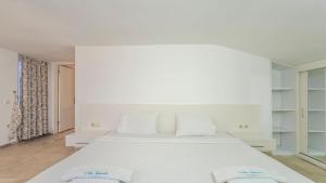 A bed or beds in a room at Villa Zeytouna