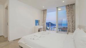A bed or beds in a room at Villa Zeytouna